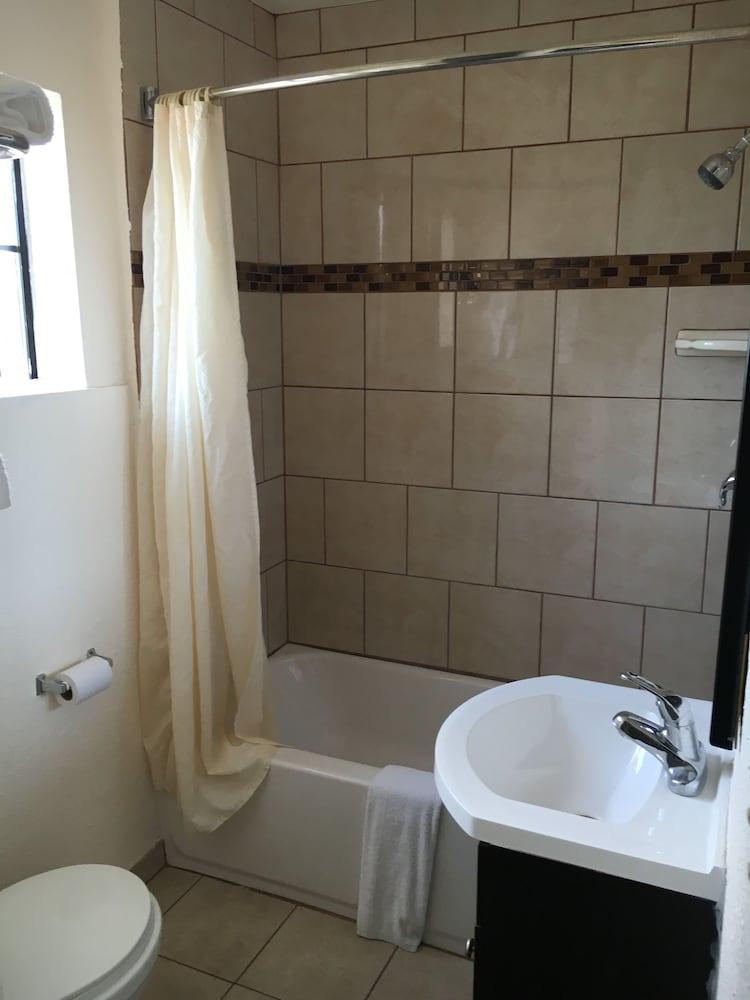 Deluxe Inn Of Roswell