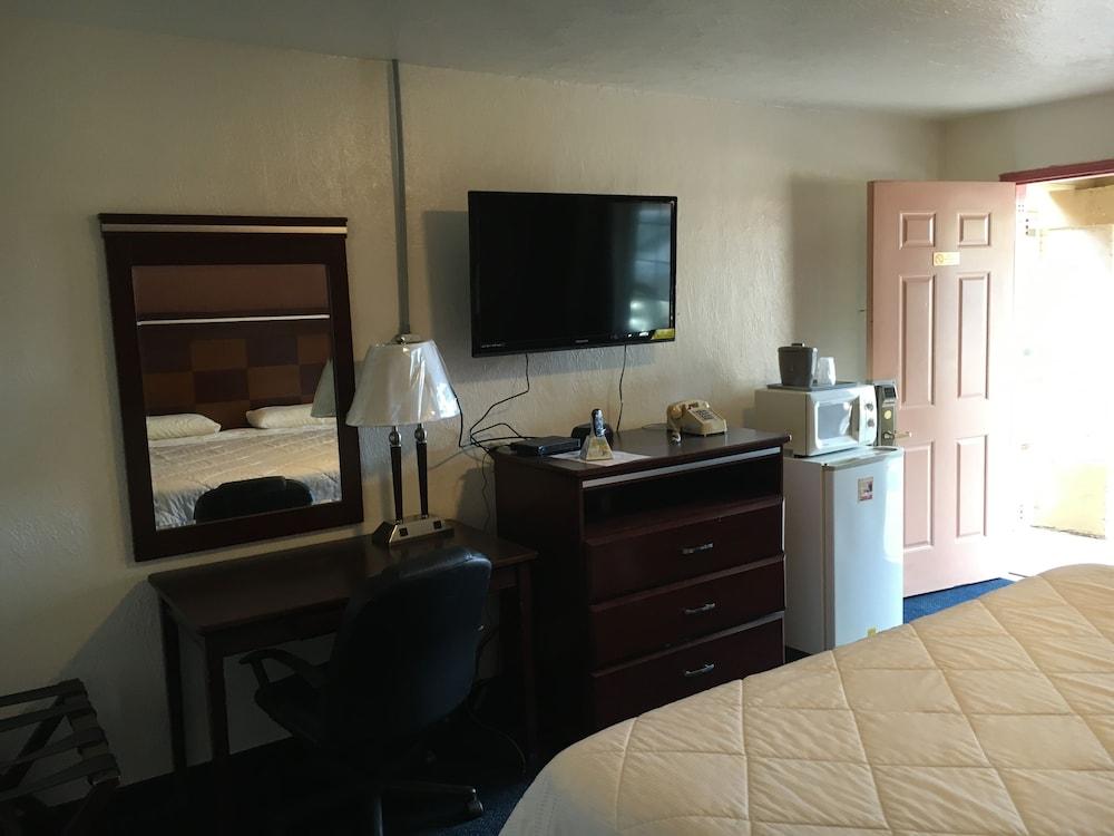 Deluxe Inn Of Roswell