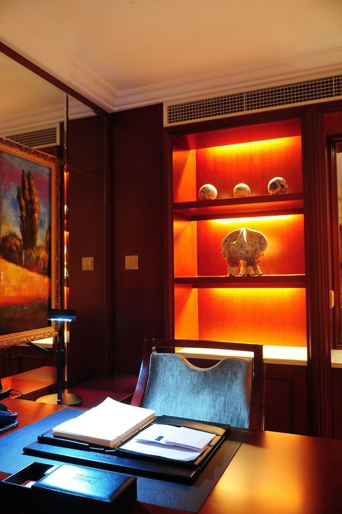 Dalian Dynasty International Hotel