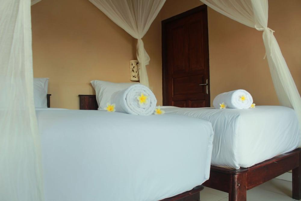 White Sandy Beach Menjangan