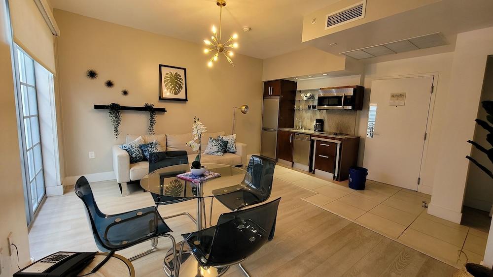 Strand Ocean Drive Suites