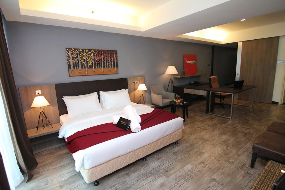 Nexus Regency Suites & Hotel