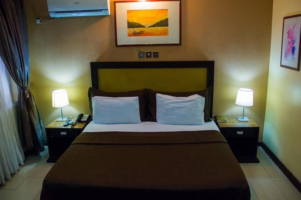 Manyxville Hotel & Suites