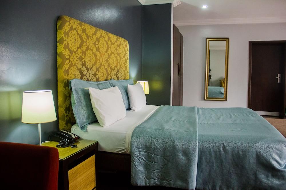 Manyxville Hotel & Suites