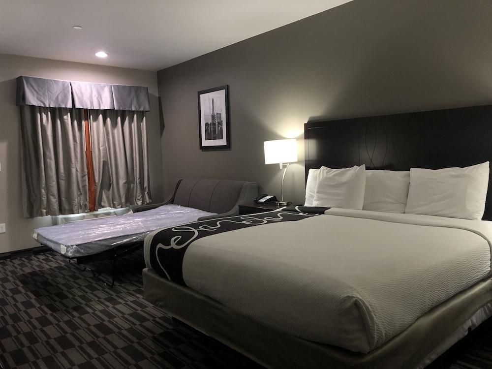 Catoosa Inn & Suites