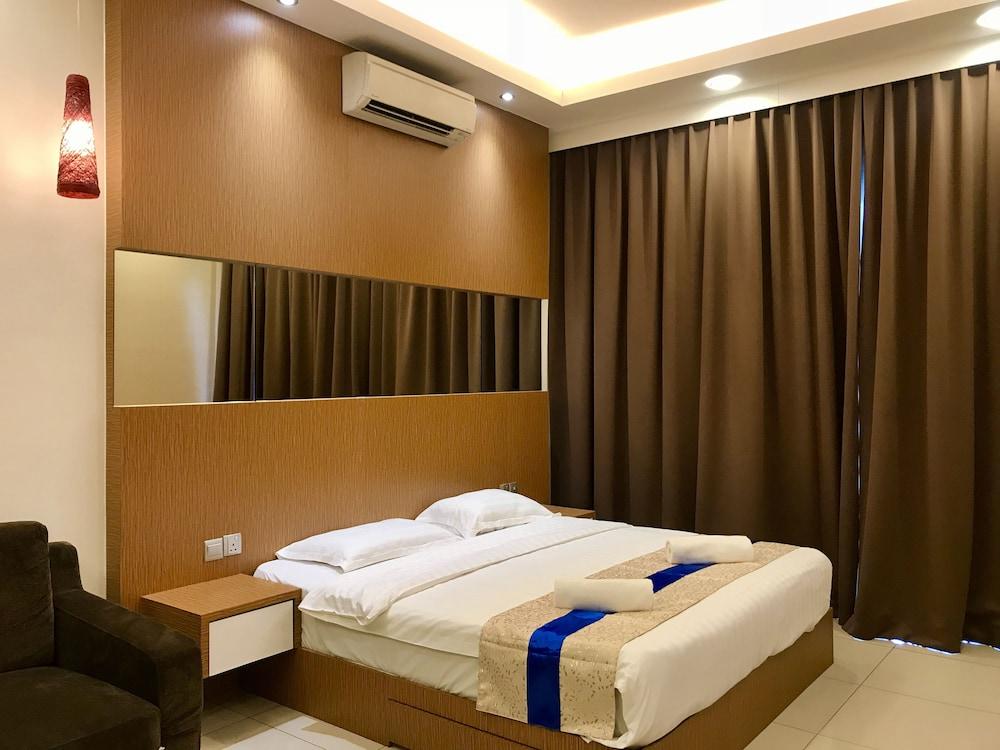 Sunset Seaview Vacation Condos City Centre @ IMAGO Shopping Mall