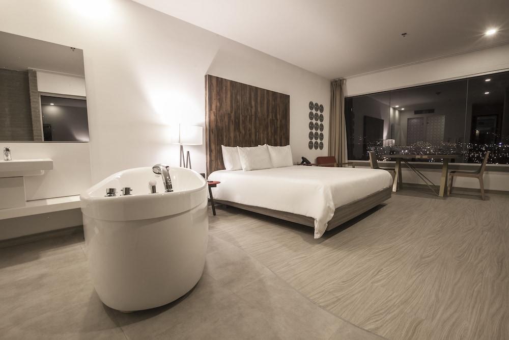 V Grand Hotel, a member of Radisson Individuals