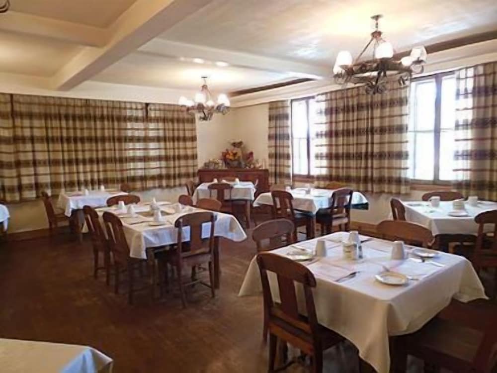 Knoepfli Inn Farmhouse