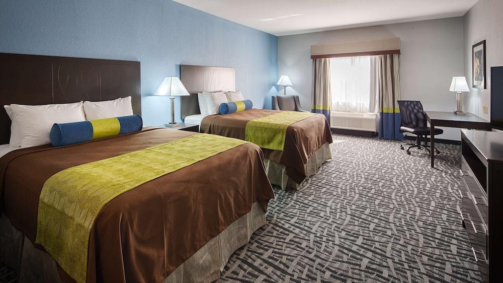 Best Western Plus Lonestar Inn & Suites