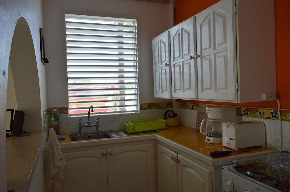 Green Garden Apartment