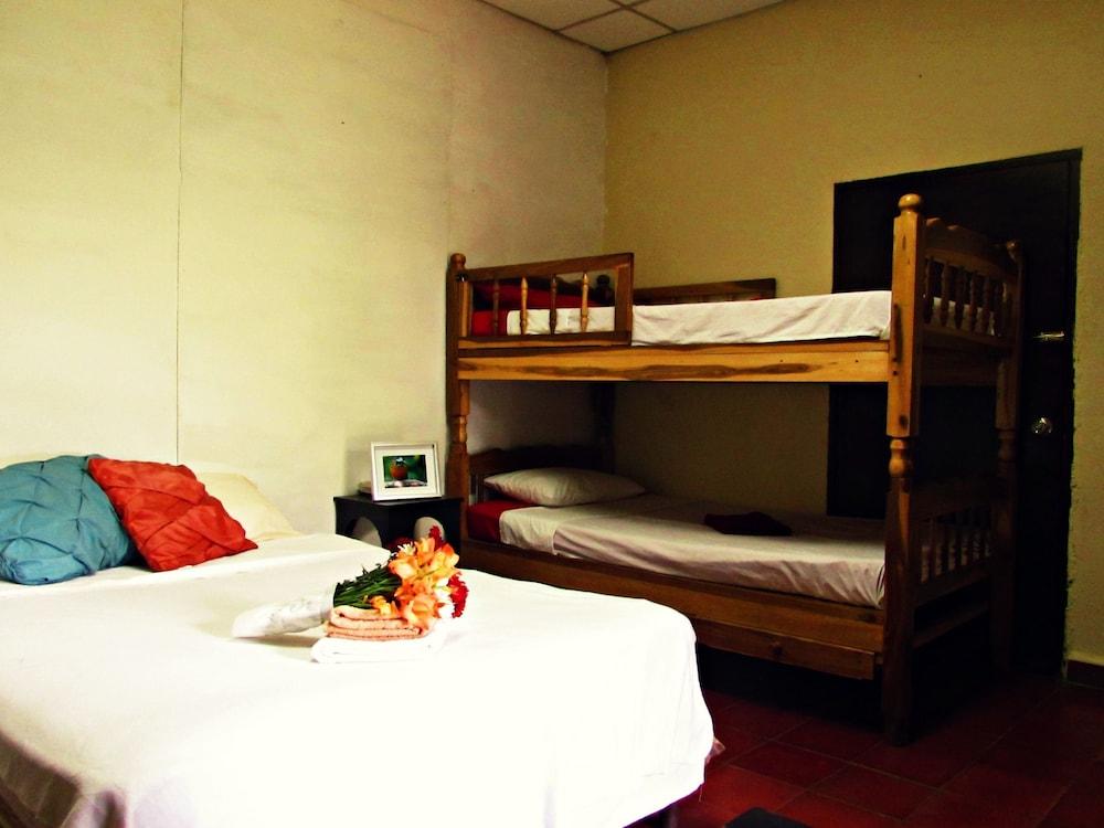 Santorini Hostal y Restaurante