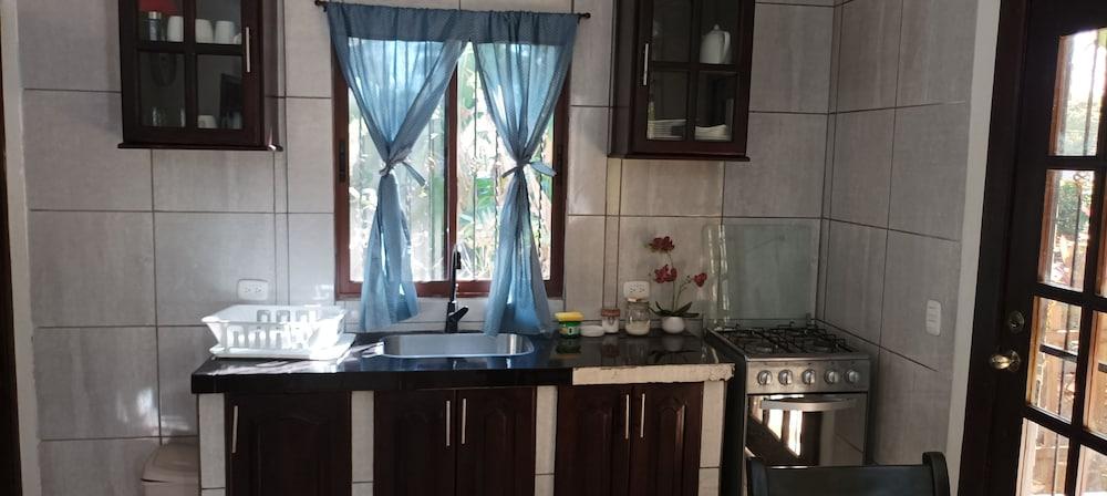 Family House, 2 Bedrooms, Garden View, Courtyard Area Chinandega