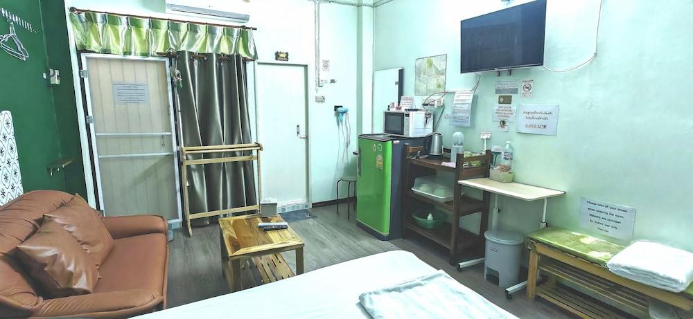 The Backpacker Station