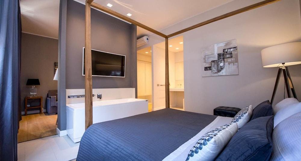 Suite 136 Luxury Rooms