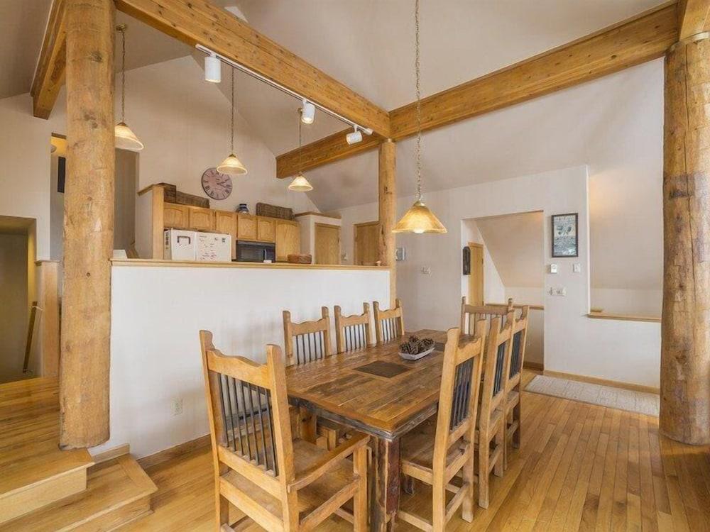 Cool Ridge Town Home at Summerwood 3 Bedroom Holiday home by Key to the Rockies