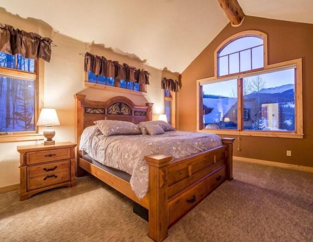 Aspen View Lodge 4 Bedroom Apartment by Key to the Rockies
