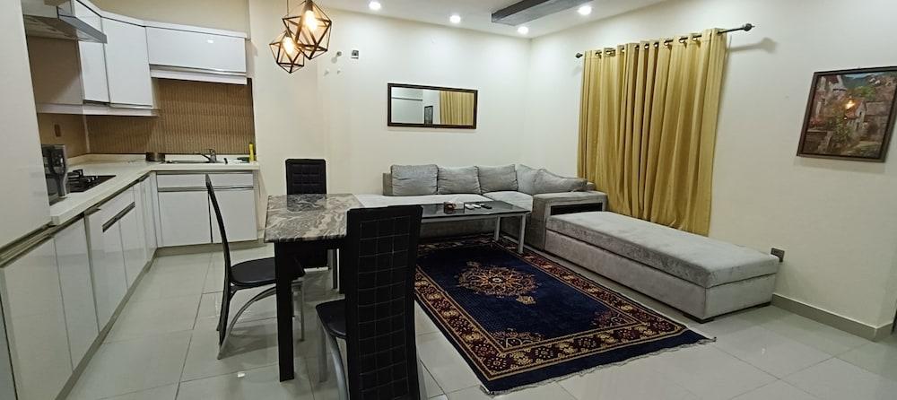 Intellectual Inn - Bahria Town