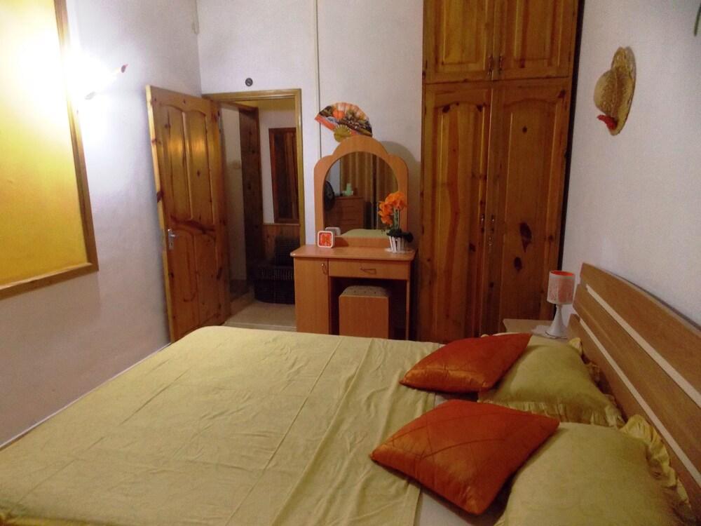 Le Manoir Guest House