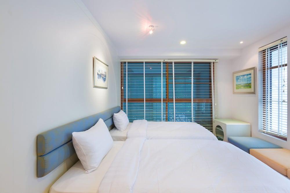 Baan LonSai Beachfront Condominium