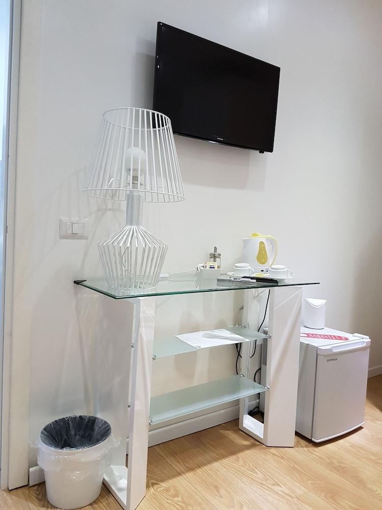 Chain Vatican Suites