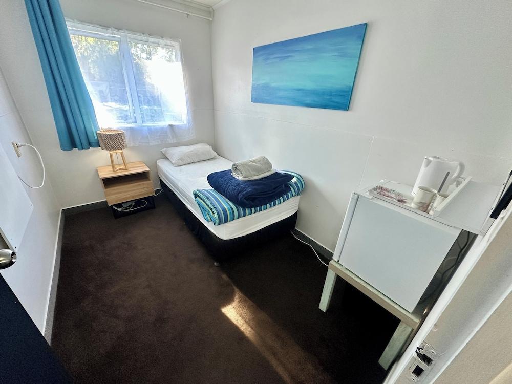 Happy Apple Backpackers