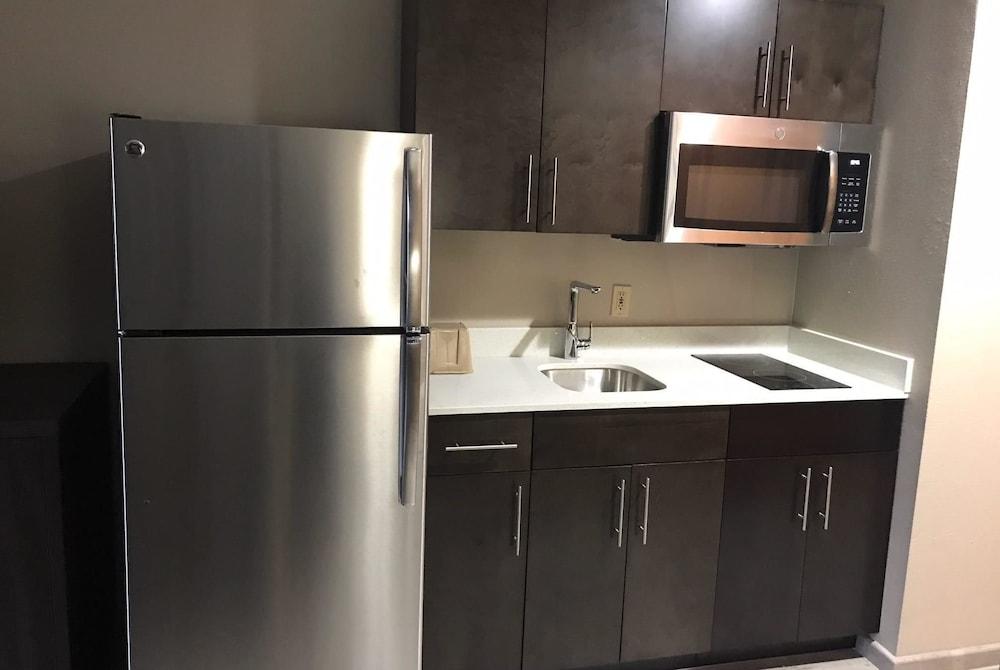 Super 8 by Wyndham Pascagoula