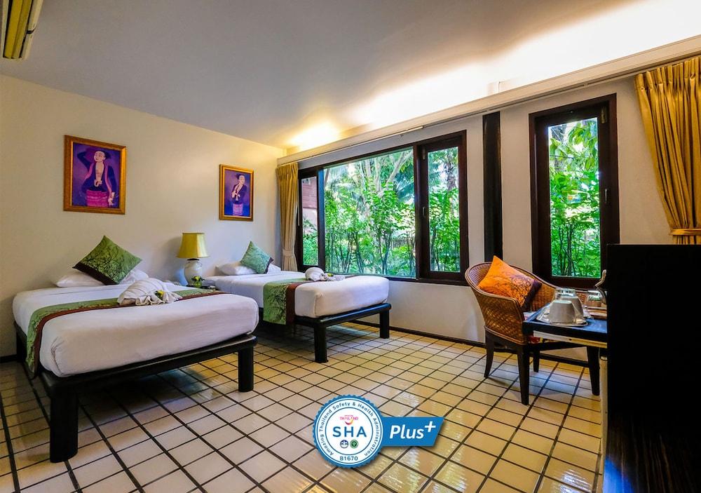 Baan Amphawa Resort & Spa