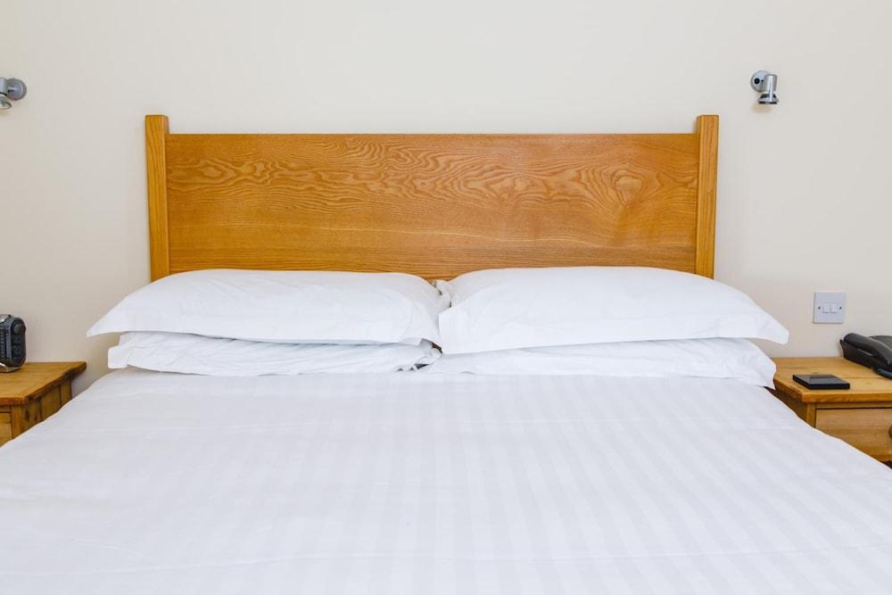 The Saracens Head Inn