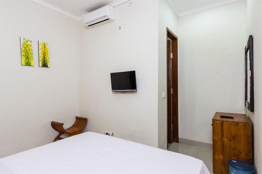 RedDoorz @ Poppies Lane Two