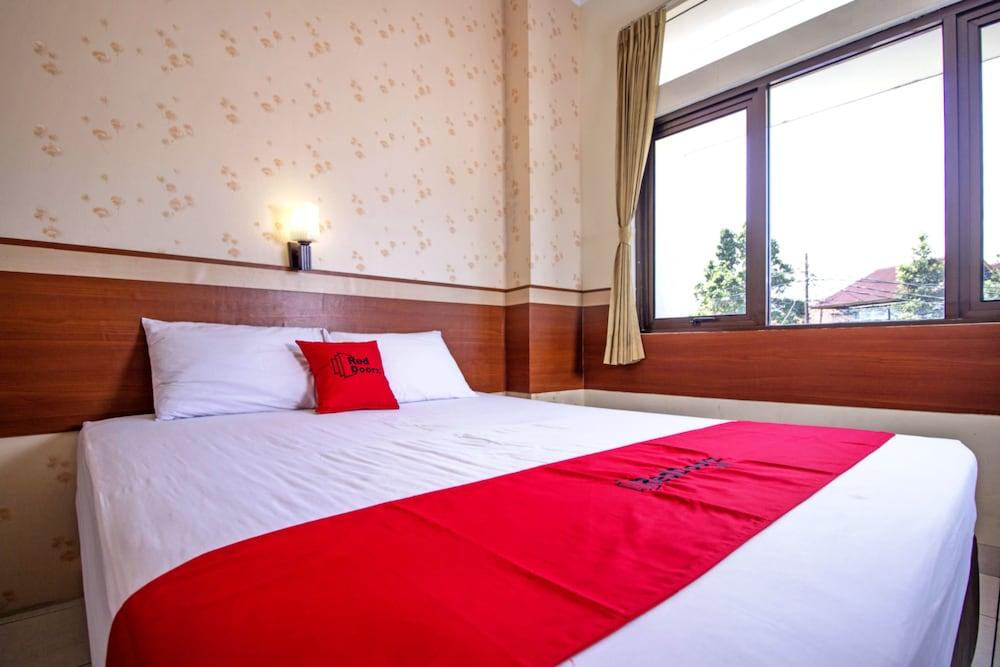 RedDoorz Plus @ Wastu Kencana