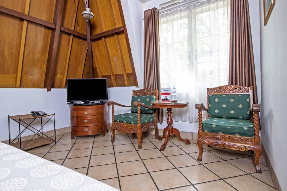 RedDoorz Plus near Parahyangan University