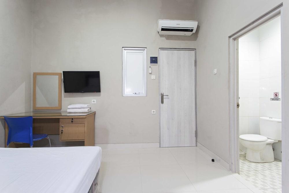 RedDoorz @ Mangga Besar 2