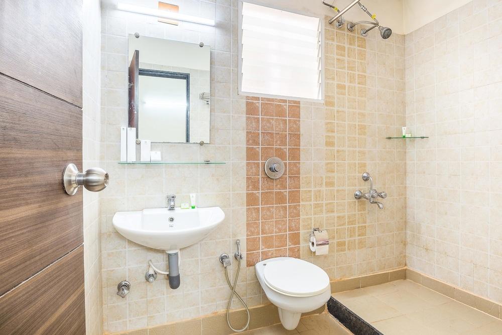 Treebo Pappilon Palace - PVS Circle