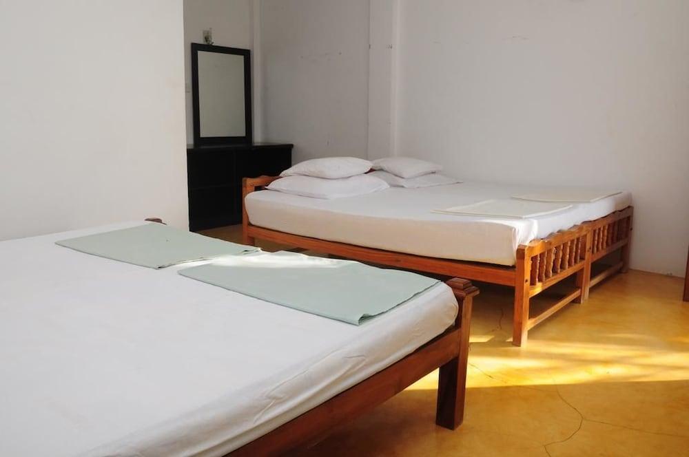 Traveller's Home Hotel