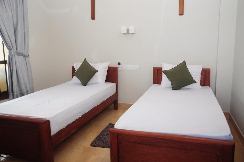 Traveller's Home Hotel