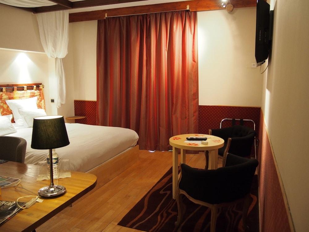 Logis Hôtel Les Pages