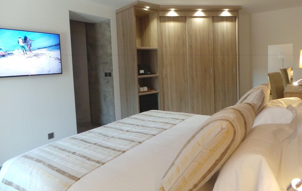 Isulella Hotel & restaurant