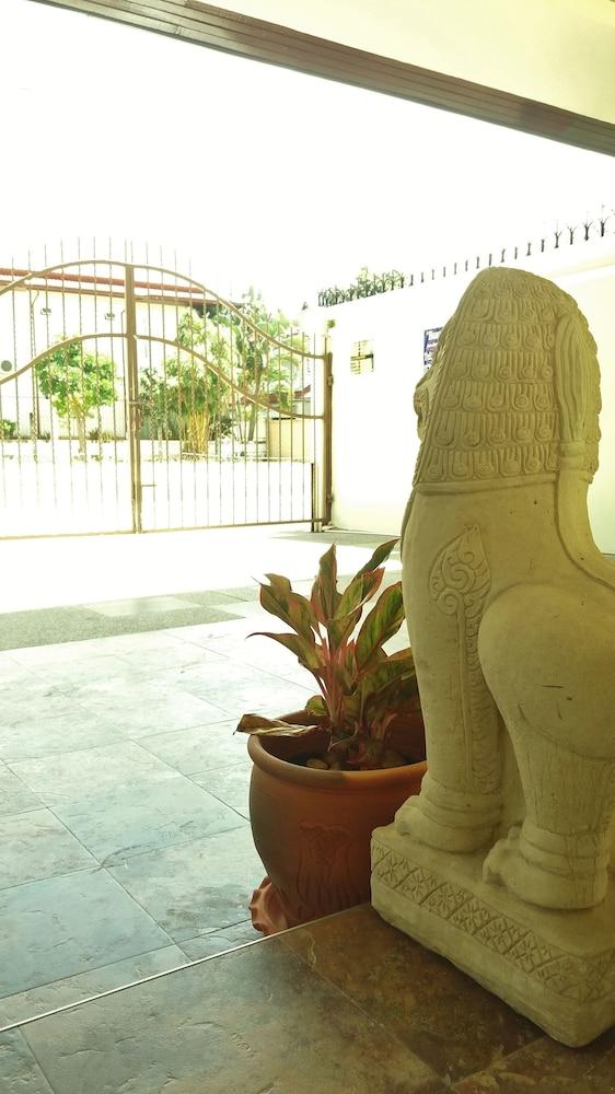 Baan Laksee Pool Villa