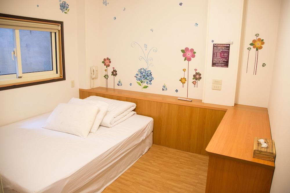 Fenchihu Street Hotel