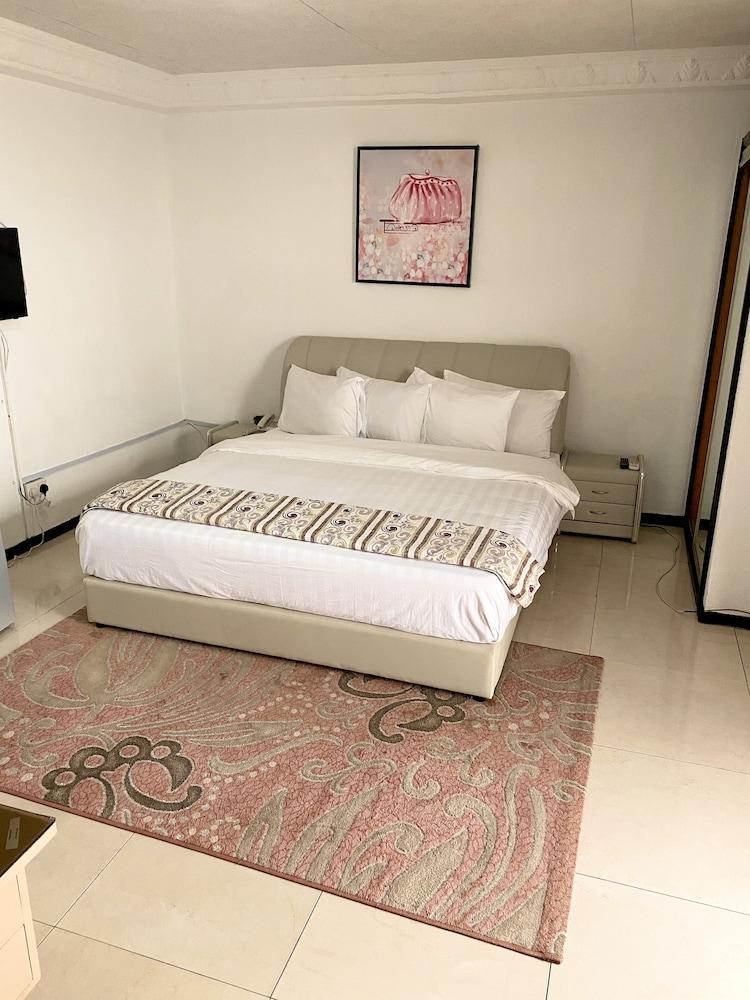 Hill View Hotel McCarthy Hills