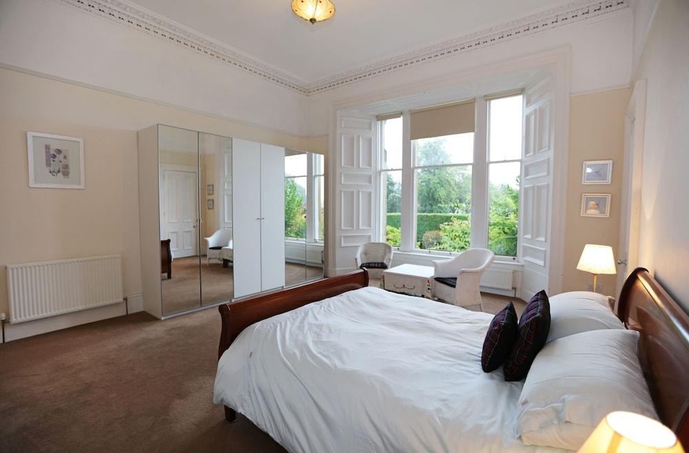 Royal Gardens Apartments