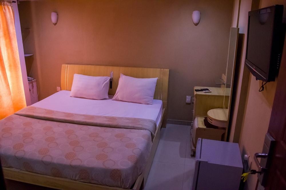 Theodawn Hotels at Suite 29