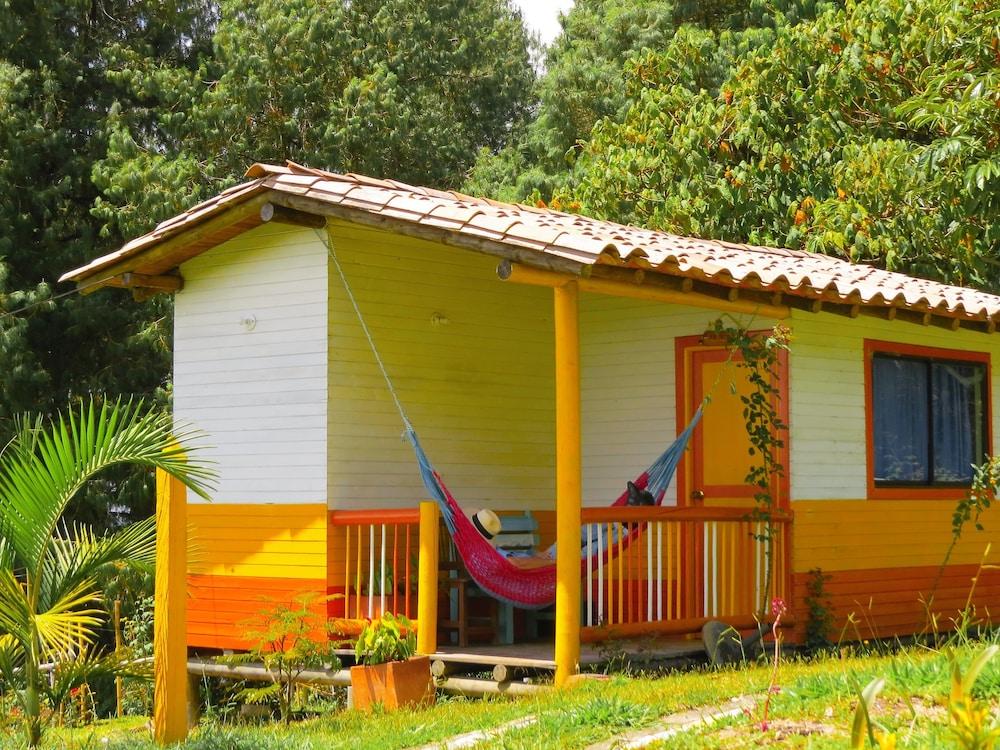 Cabañas y Flores Finca Hotel