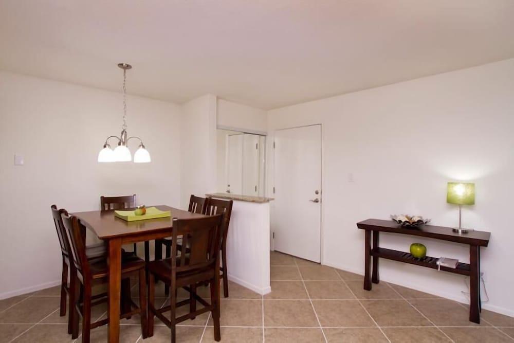 Ultra Chic and Modern By Signature Vacation Rentals