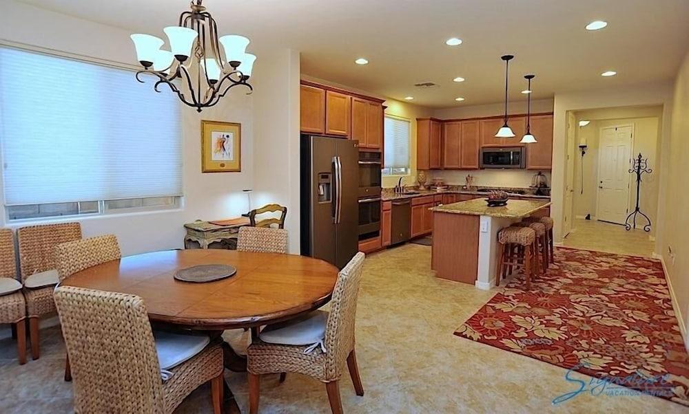 Desert Paradise By Signature Vacation Rentals