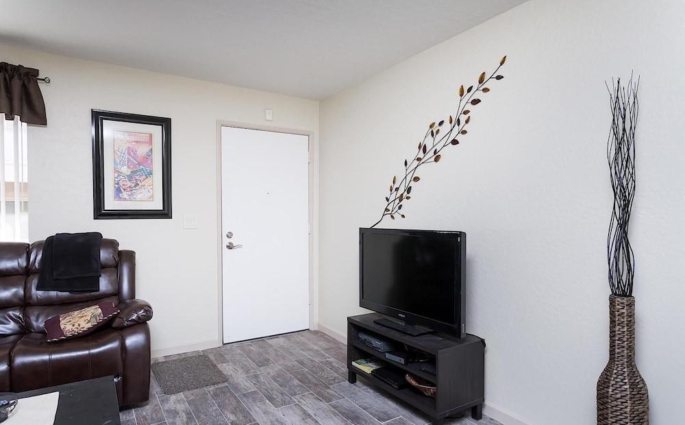 Cliffs in Surprise By Signature Vacation Rentals