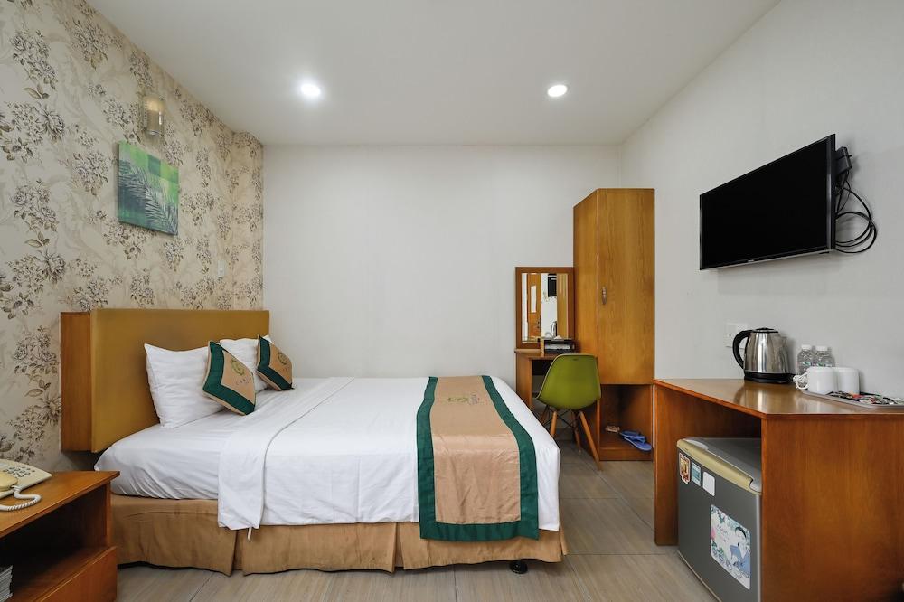 Camila Airport Hotel