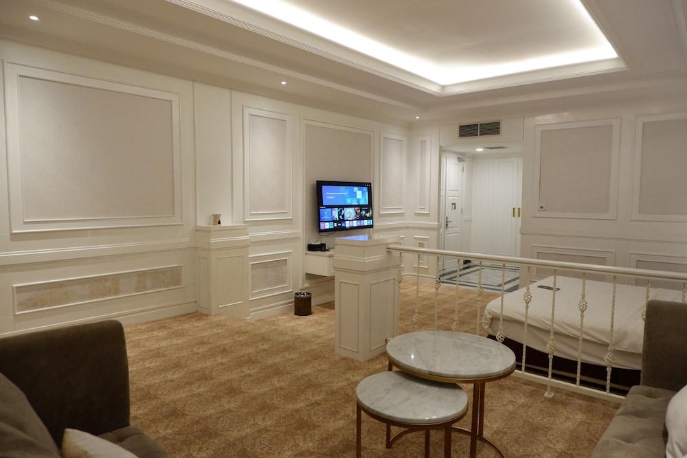 The Grantage Hotel & Sky Lounge