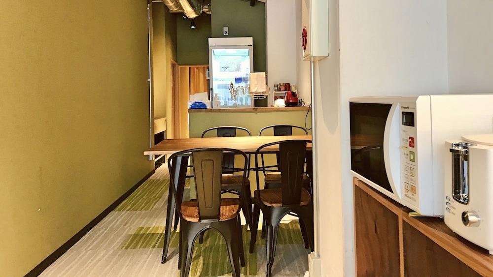 Steps Guesthouse - Hostel