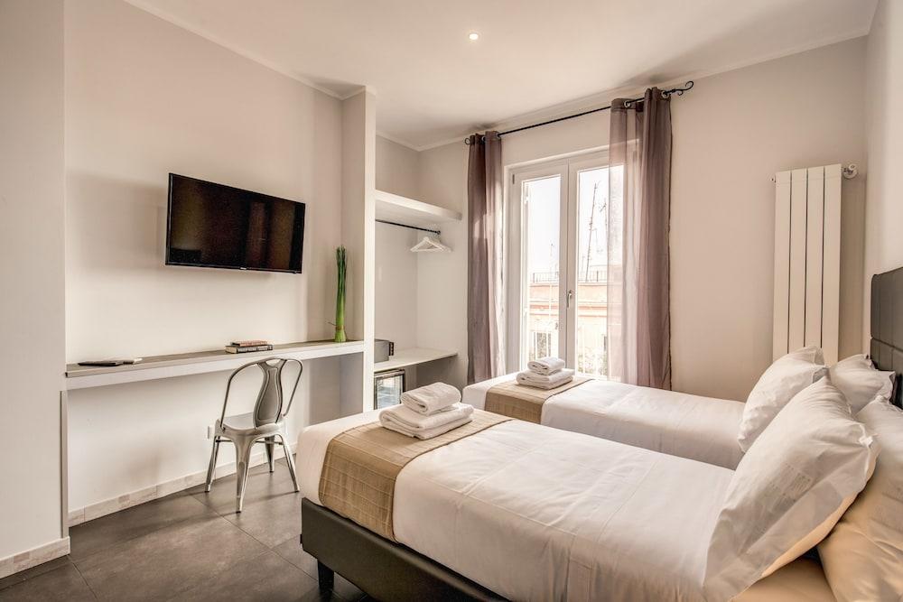 Floor 6 Boutique Rooms by DOT Suites